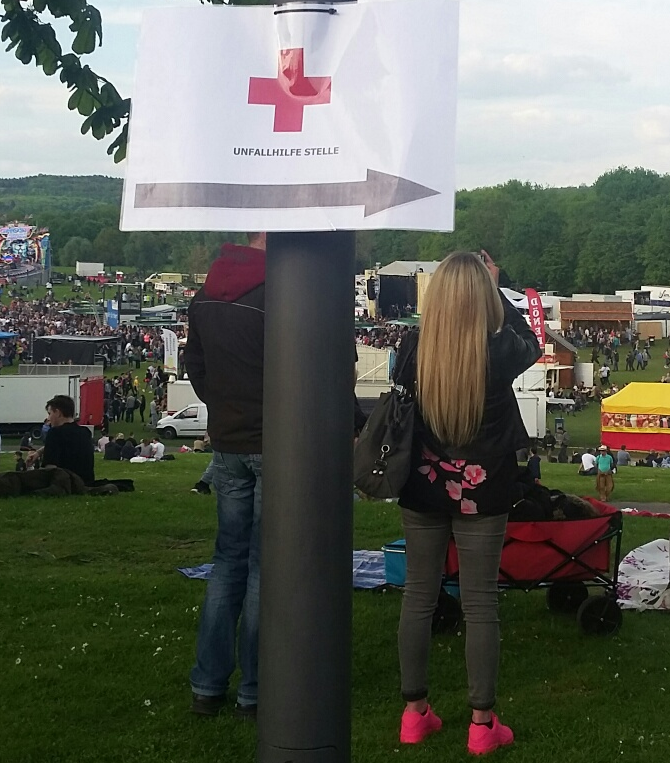 First reponders at work during Rhein-in-Flammen 2018 © CNET