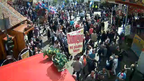 Pützschens Markt Crowd
